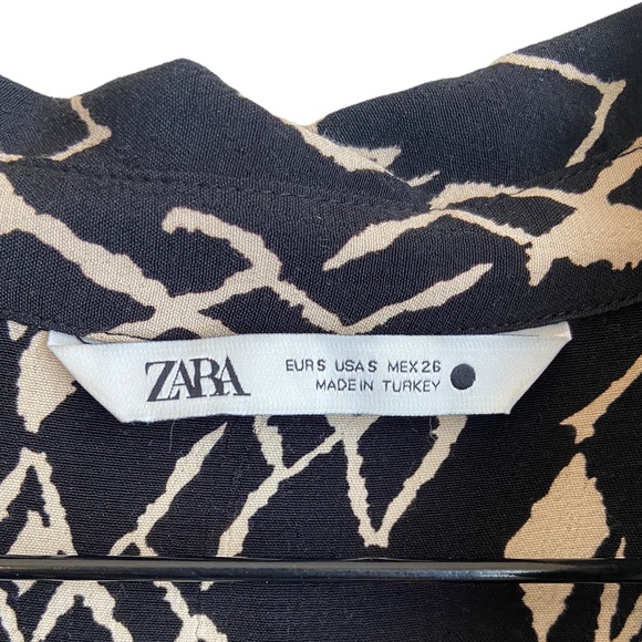 ZARA DRESS BLACK AND CREAM PATTERNED, LONG SLEEVE FLOWY WITH BELT, SIZE SMALL - Picture 9 of 9